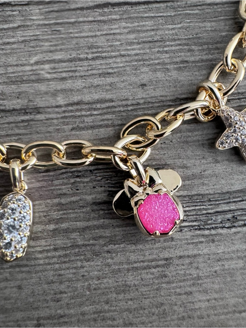 DISNEY X KENDRA SCOTT MICKEY & MINNIE MOUSE GOLD CHARM NECKLACE IRIDESCENT PINK - Picture 4 of 8